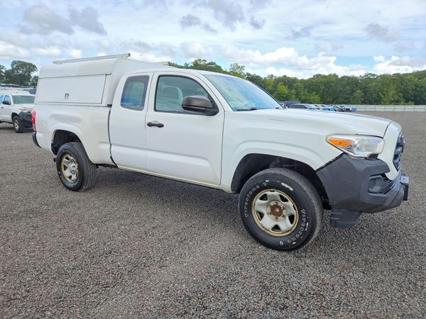 2016 TOYOTA TACOMA SR/SR5 — Passenger 3/4