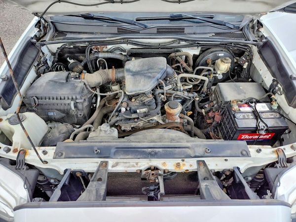 2016 TOYOTA TACOMA SR/SR5 — Engine bay
