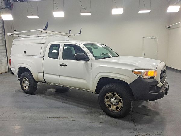 2016 TOYOTA TACOMA SR/SR5 — Passenger 3/4