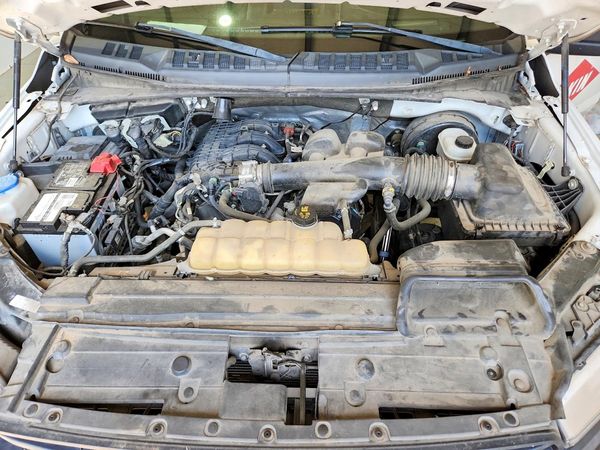 2020 FORD F150 — Engine bay