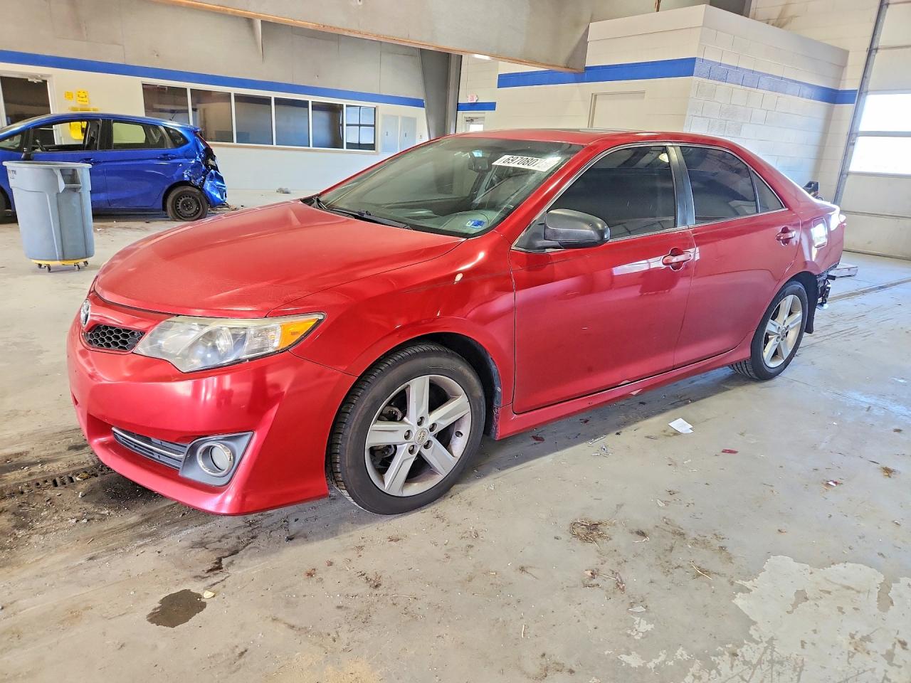 2014 TOYOTA CAMRY — Front 3/4
