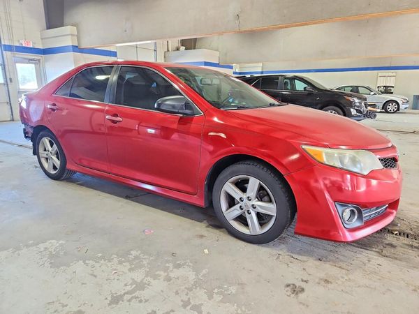 2014 TOYOTA CAMRY — Passenger 3/4
