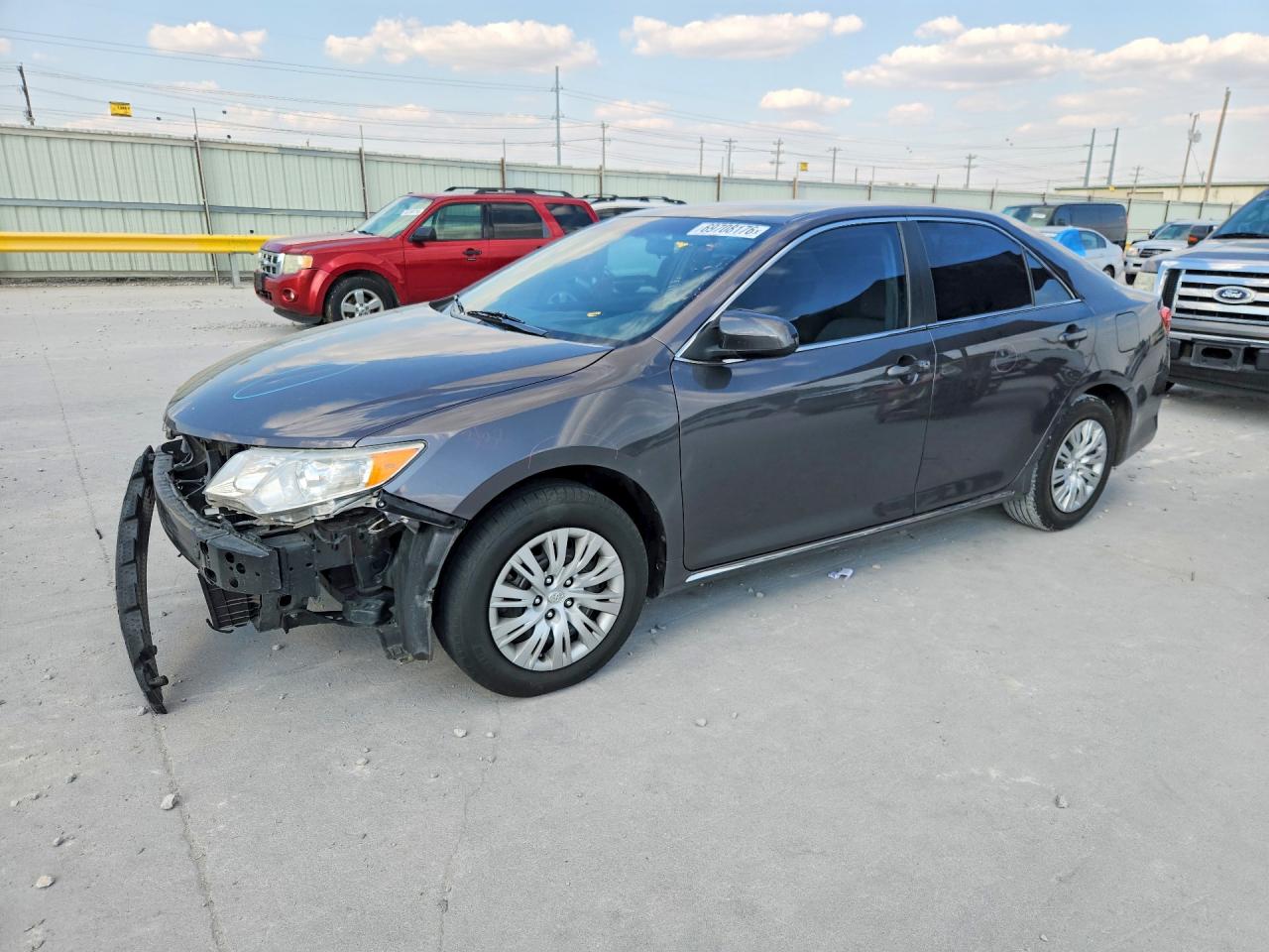2014 TOYOTA CAMRY — Front 3/4