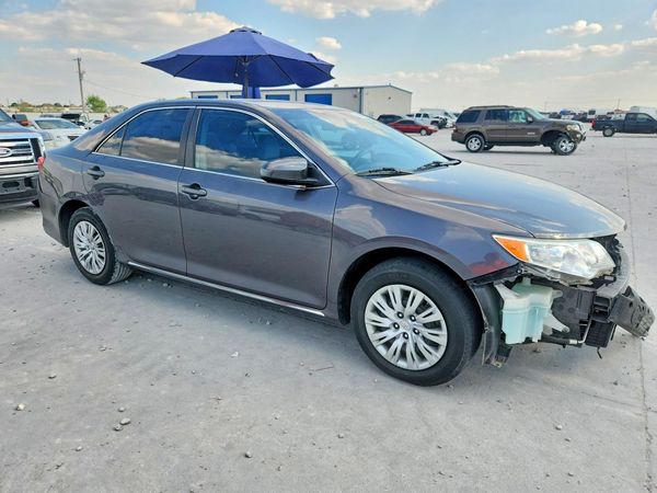 2014 TOYOTA CAMRY — Passenger 3/4