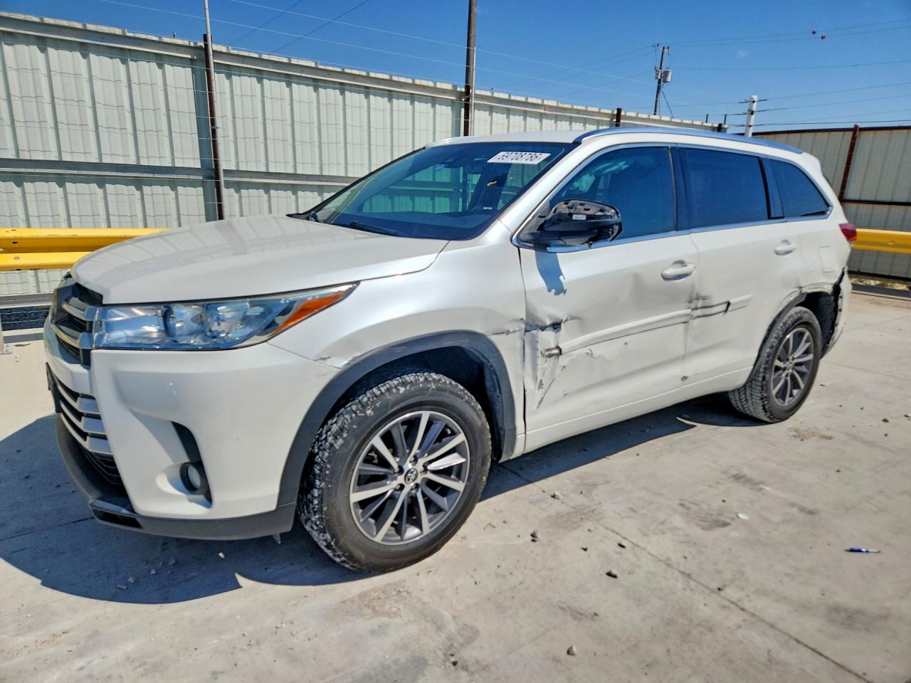 2018 TOYOTA HIGHLANDER SE/XLE — Front 3/4