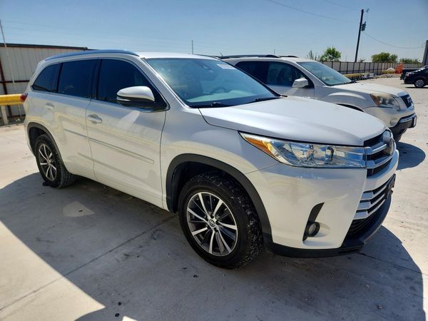 2018 TOYOTA HIGHLANDER SE/XLE — Passenger 3/4