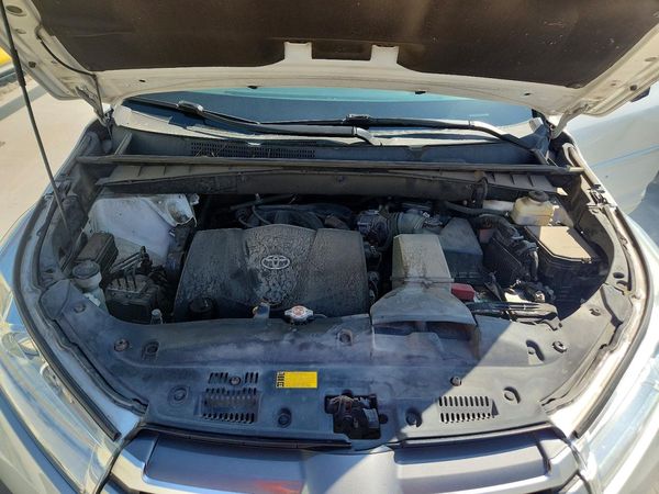 2018 TOYOTA HIGHLANDER SE/XLE — Engine bay