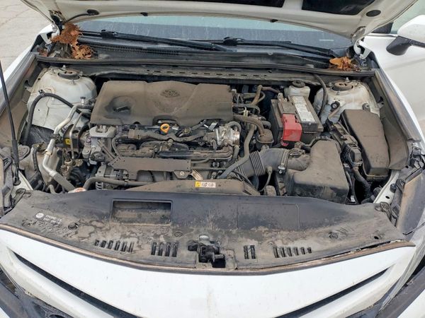 2021 TOYOTA CAMRY SE — Engine bay
