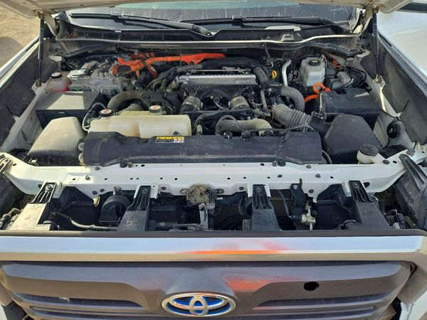 2022 TOYOTA TUNDRA Limited — Engine bay