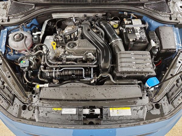 2026 VOLKSWAGEN JETTA SE — Engine bay