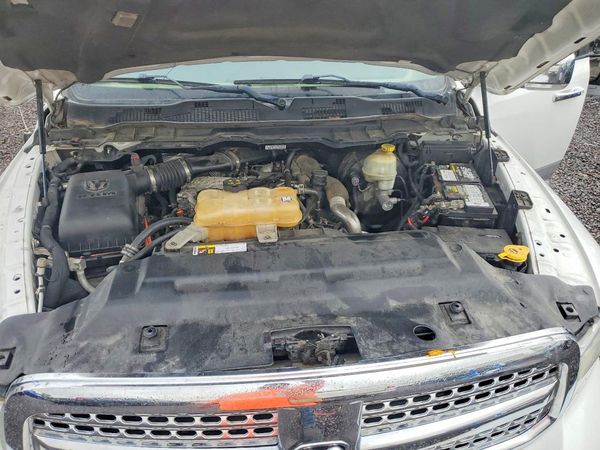 2014 RAM 1500 Laramie — Engine bay