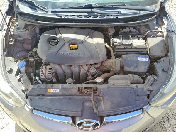 2016 HYUNDAI ELANTRA — Engine bay