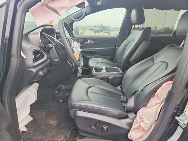 2026 CHRYSLER PACIFICA — DENT