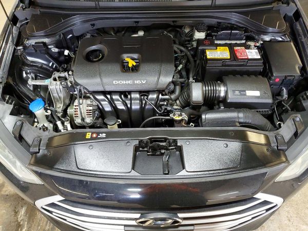 2017 HYUNDAI ELANTRA — Engine bay