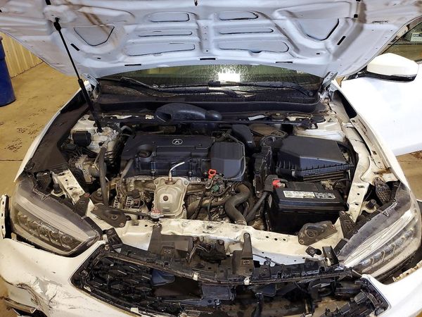 2018 ACURA TLX Standard — Engine bay