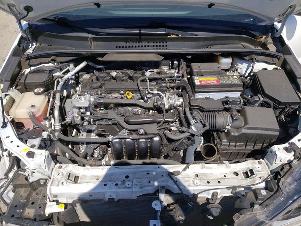 2020 TOYOTA COROLLA SE, CVT — Engine bay