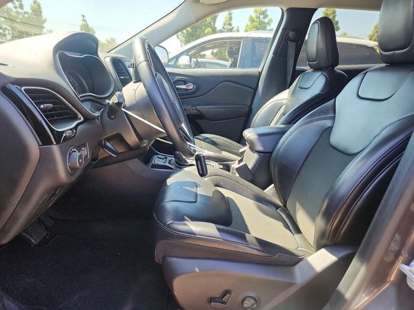 2020 JEEP CHEROKEE — DENT