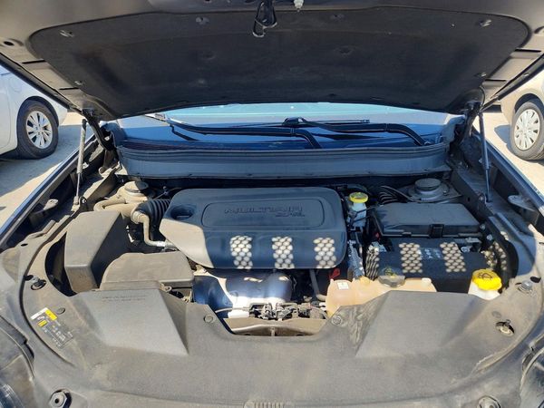 2020 JEEP CHEROKEE — Engine bay