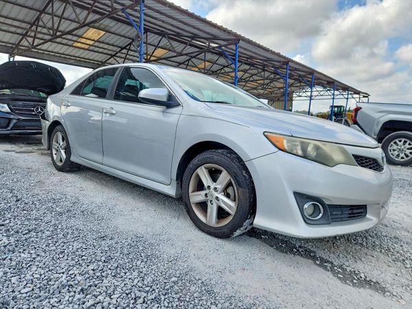 2014 TOYOTA CAMRY — Passenger 3/4