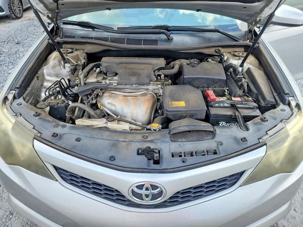 2014 TOYOTA CAMRY — Engine bay