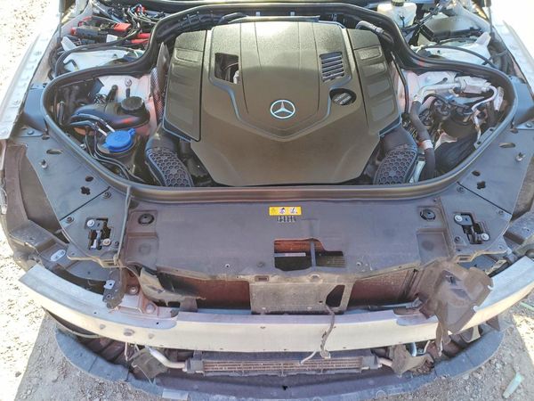 2018 MERCEDES-BENZ S — Engine bay