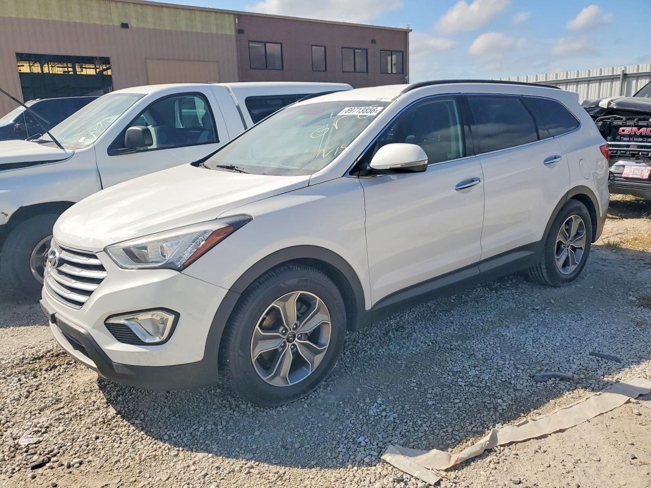 2013 HYUNDAI SANTA FE GLS — Front 3/4