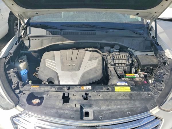 2013 HYUNDAI SANTA FE GLS — Engine bay