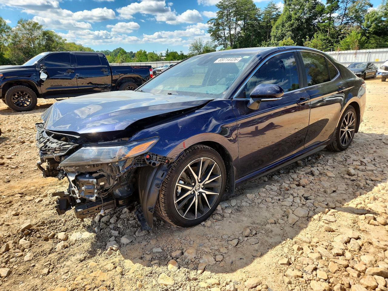 2022 TOYOTA CAMRY SOLA SE — Front 3/4
