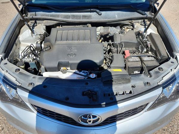 2014 TOYOTA CAMRY — Engine bay