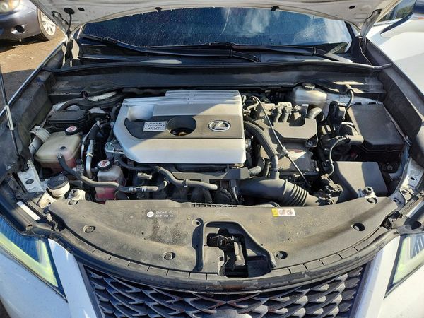 2019 LEXUS UX — Engine bay
