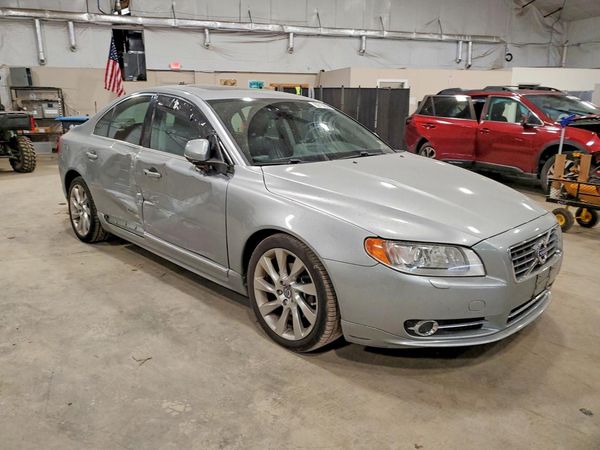 2013 VOLVO S80 — Passenger 3/4