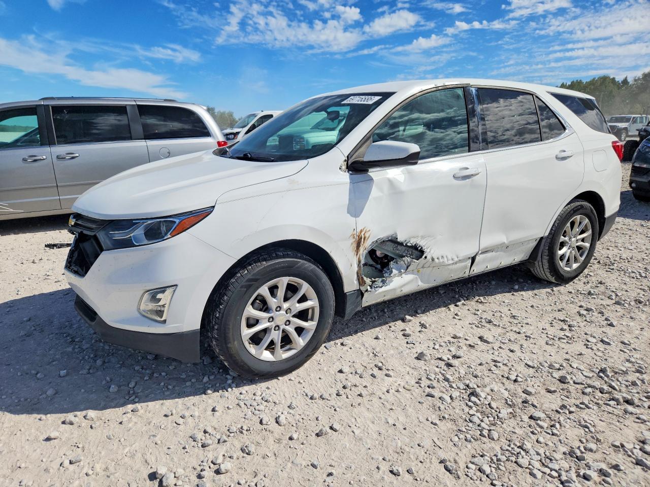 2018 CHEVROLET EQUINOX LT (1LT) — Front 3/4
