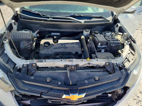 2018 CHEVROLET EQUINOX LT (1LT) — Engine bay
