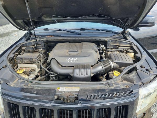 2012 JEEP GRAND CHER Laredo — Engine bay