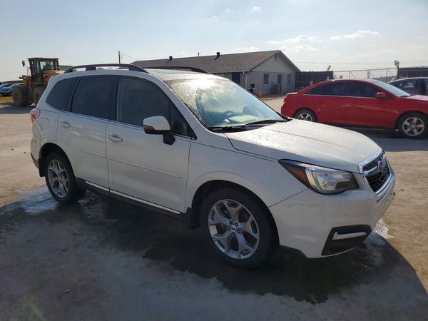 2018 SUBARU FORESTER — Passenger 3/4