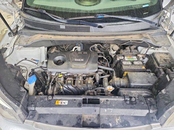 2017 KIA SOUL Base — Engine bay