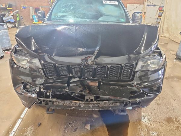 2021 JEEP CHEROKEE Laredo — Engine bay