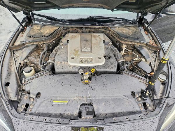 2014 INFINITI Q50 — Engine bay