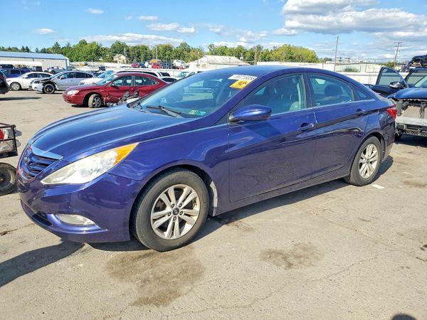 2013 HYUNDAI SONATA GLS/ GLS Popular — Front 3/4
