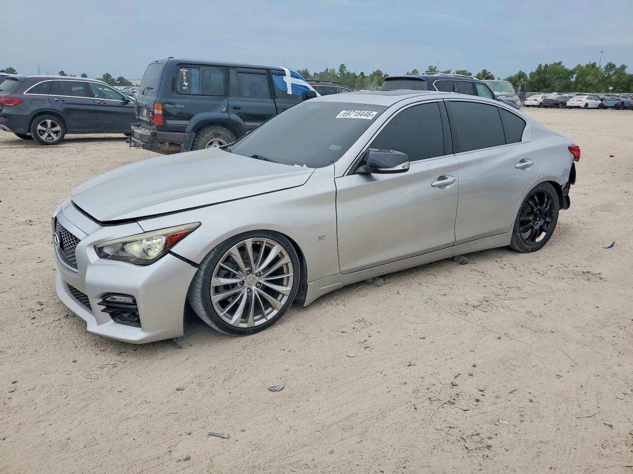 2015 INFINITI Q50 — Front 3/4
