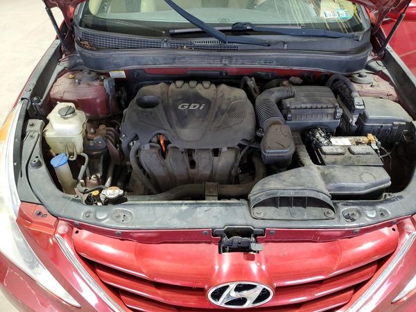 2013 HYUNDAI SONATA GLS/ GLS Popular — Engine bay