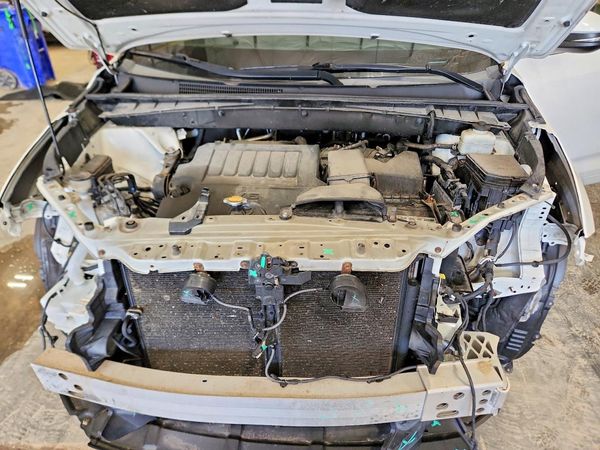 2015 TOYOTA HIGHLANDER Base/Hybrid — Engine bay
