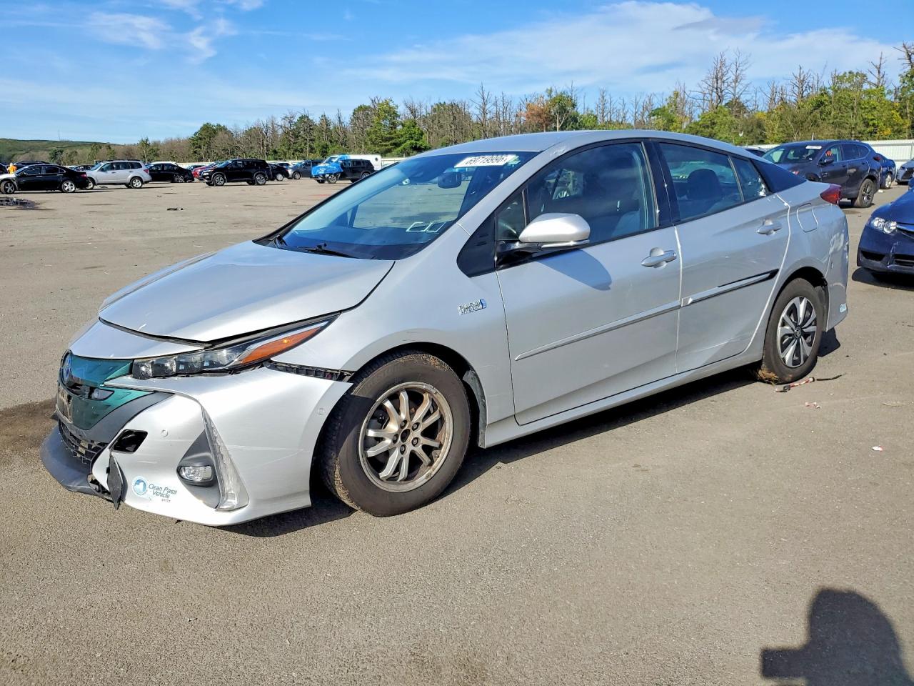 2018 TOYOTA PRIUS Plus/Premium/Advanced — Front 3/4