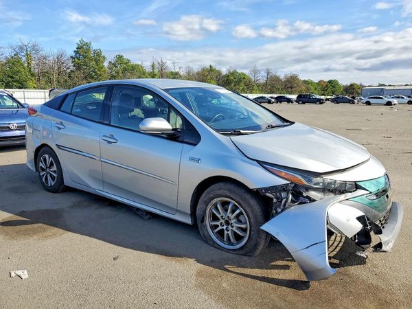 2018 TOYOTA PRIUS Plus/Premium/Advanced — Passenger 3/4