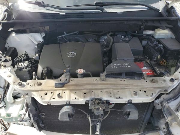 2017 TOYOTA HIGHLANDER Ltd/Ltd Platinum — Engine bay