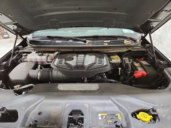 2025 JEEP WAGONEER Series II — Engine bay