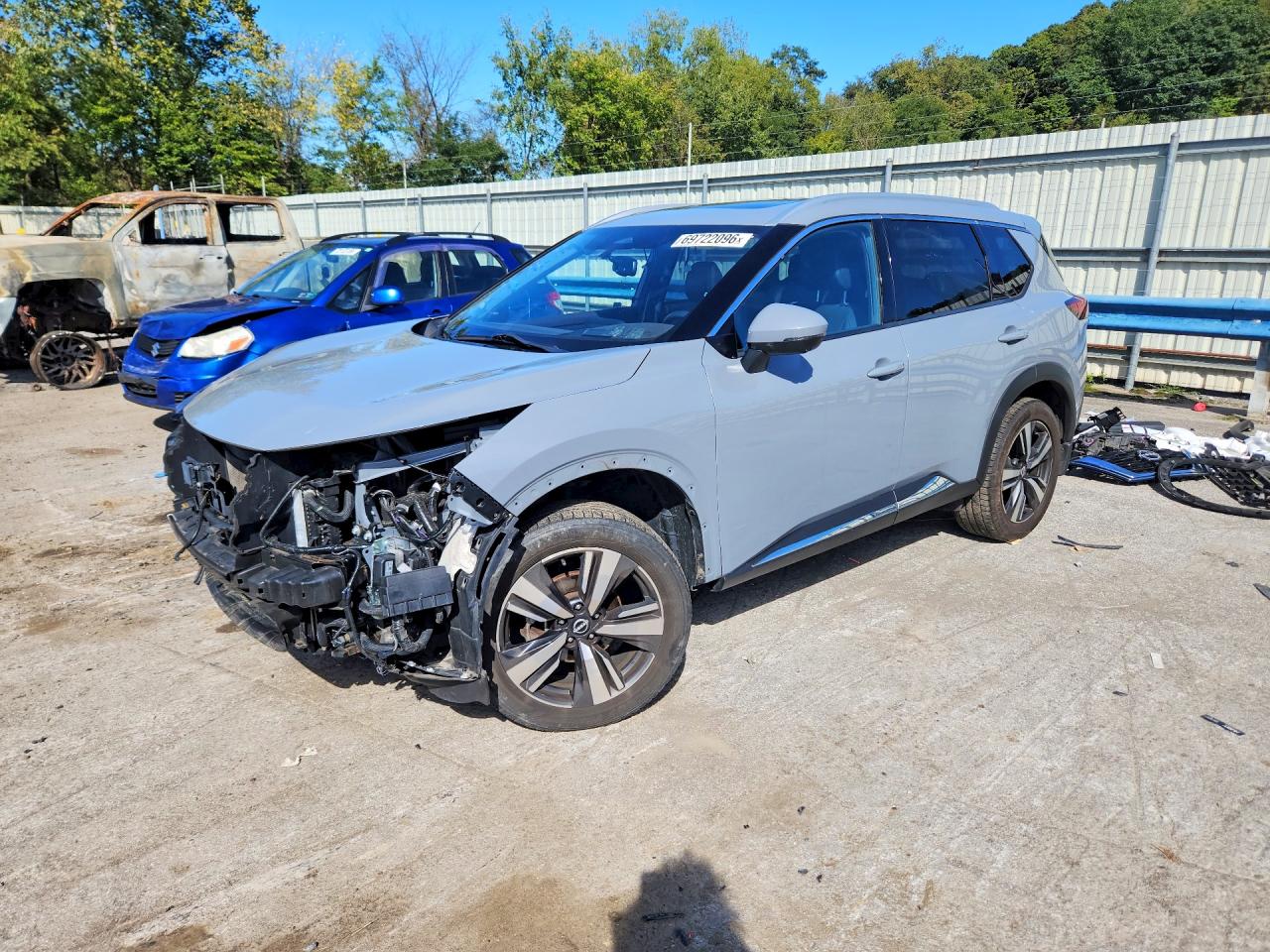 2022 NISSAN ROGUE Platinum — Front 3/4