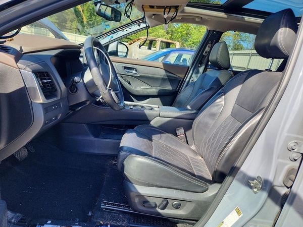 2022 NISSAN ROGUE Platinum — DENT
