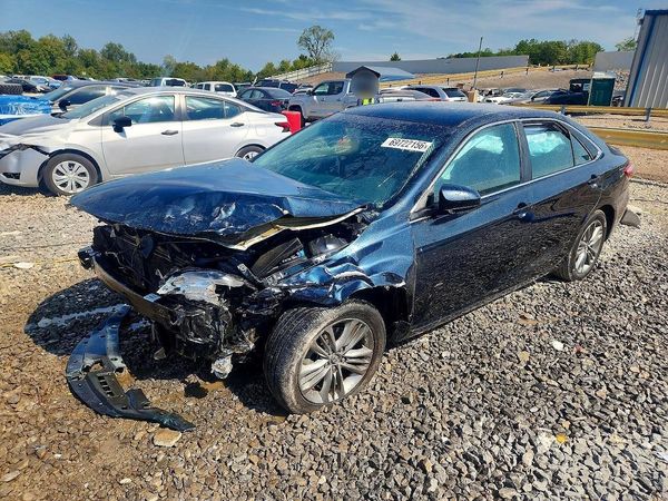 2017 TOYOTA CAMRY LE/SE/XLE/XSE — Front 3/4