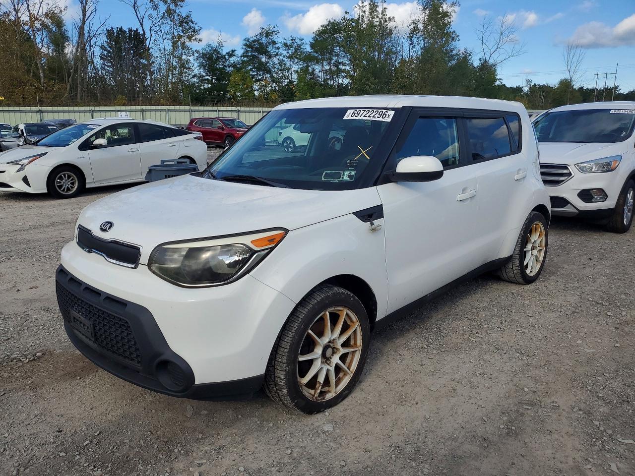 2014 KIA SOUL GL(BASE) — Front 3/4